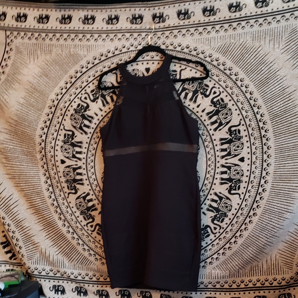 Black bodycon dress